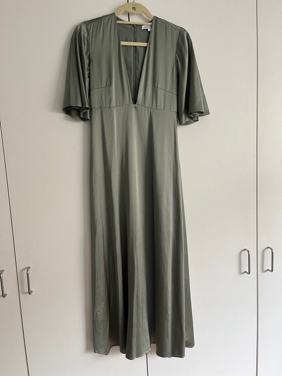Veronica Beard Dresses & Skirts - Veronica Beard Olive Green Deep V Maxi Dress